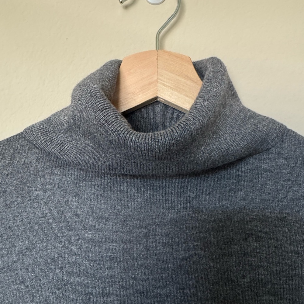 Women’s Medium Ann Taylor Mock Neck Grey Shirt - Picture 4 of 5